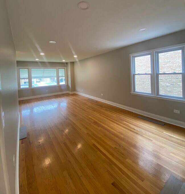Foto del edificio - 6114 W Leland Ave