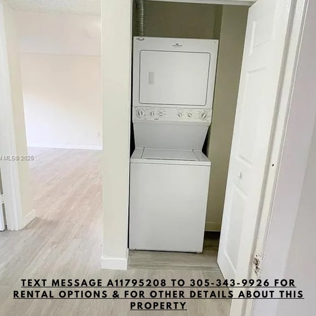 Foto del edificio - 15969 NW 64th Ave
