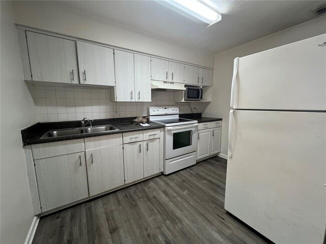 Building Photo - 1068 Orienta Ave