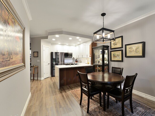 Foto del edificio - Jacob's Creek Condo Fully Remodeled  1345 ...