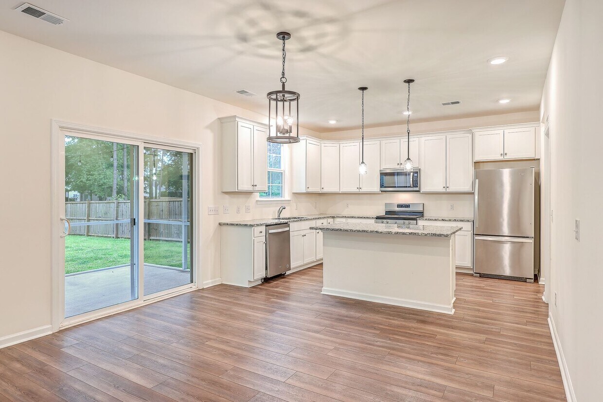 Primary Photo - Large Summerville Home
