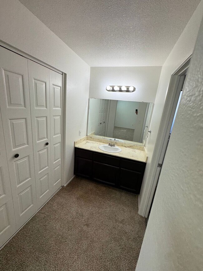 Foto del edificio - NICE SINGLE STORY HOME IN THE ROSEMONT AREA!
