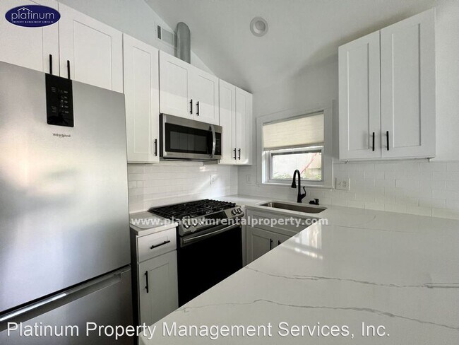 Building Photo - 1 br, 1 bath House - 982 Grant Ter Se Unit B