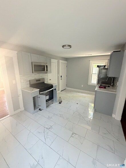 Building Photo - 32 Alstrum St