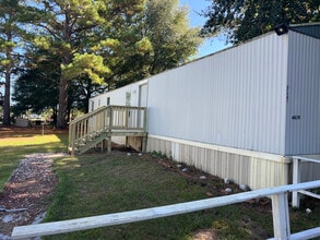 Building Photo - 4439 Betsy Ross Dr