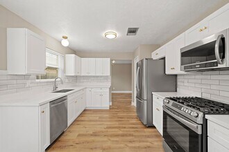 Building Photo - 19211 Haystream Dr