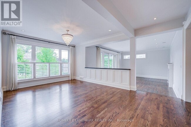 Building Photo - 102 Stratford Crescent
