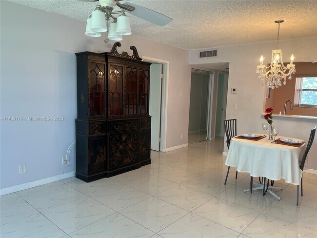 Building Photo - 200 Ashbury Rd