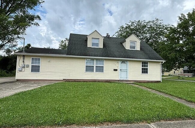 Building Photo - 2019 Fairport Ave