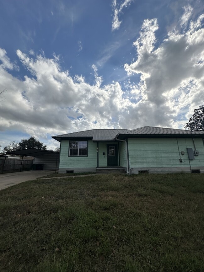 Building Photo - 1000 E Main St