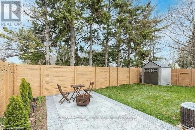 Building Photo - 490 Stanfield Dr