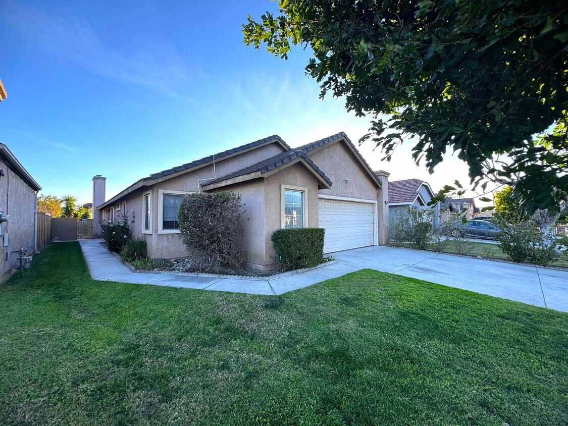 Single Story 4 Bedroom 2 Bathroom House Rental in Fontana, CA