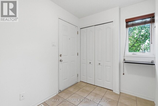 Building Photo - 59 Strathaven Private
