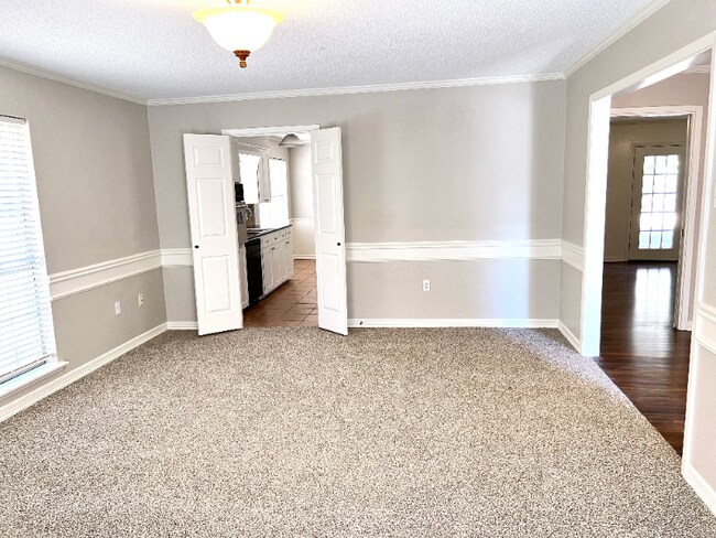 Building Photo - 5600 Lake Highlands Dr