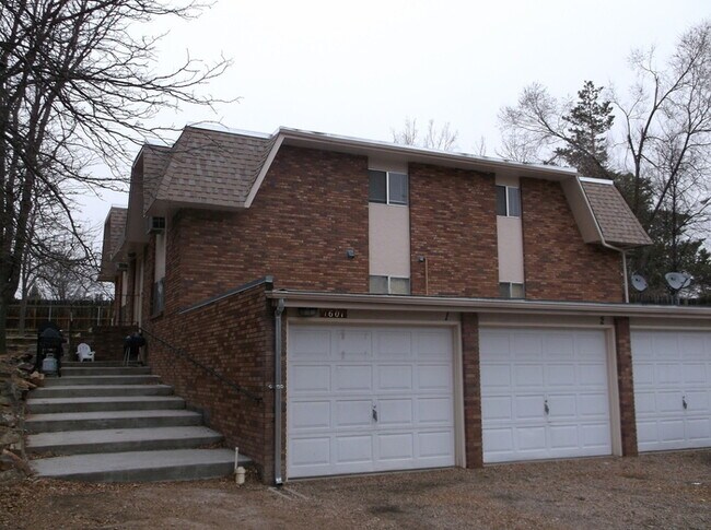 Foto del edificio - Great 2 bed 1 bath within 1 mile of CSU!