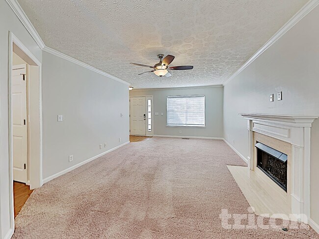 Foto del edificio - 429 Essex Park Cir