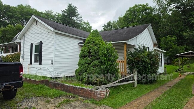Building Photo - 242 Riffe St