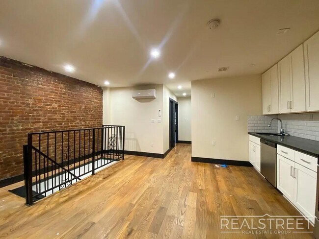 Photo - Putnam Avenue Townhome