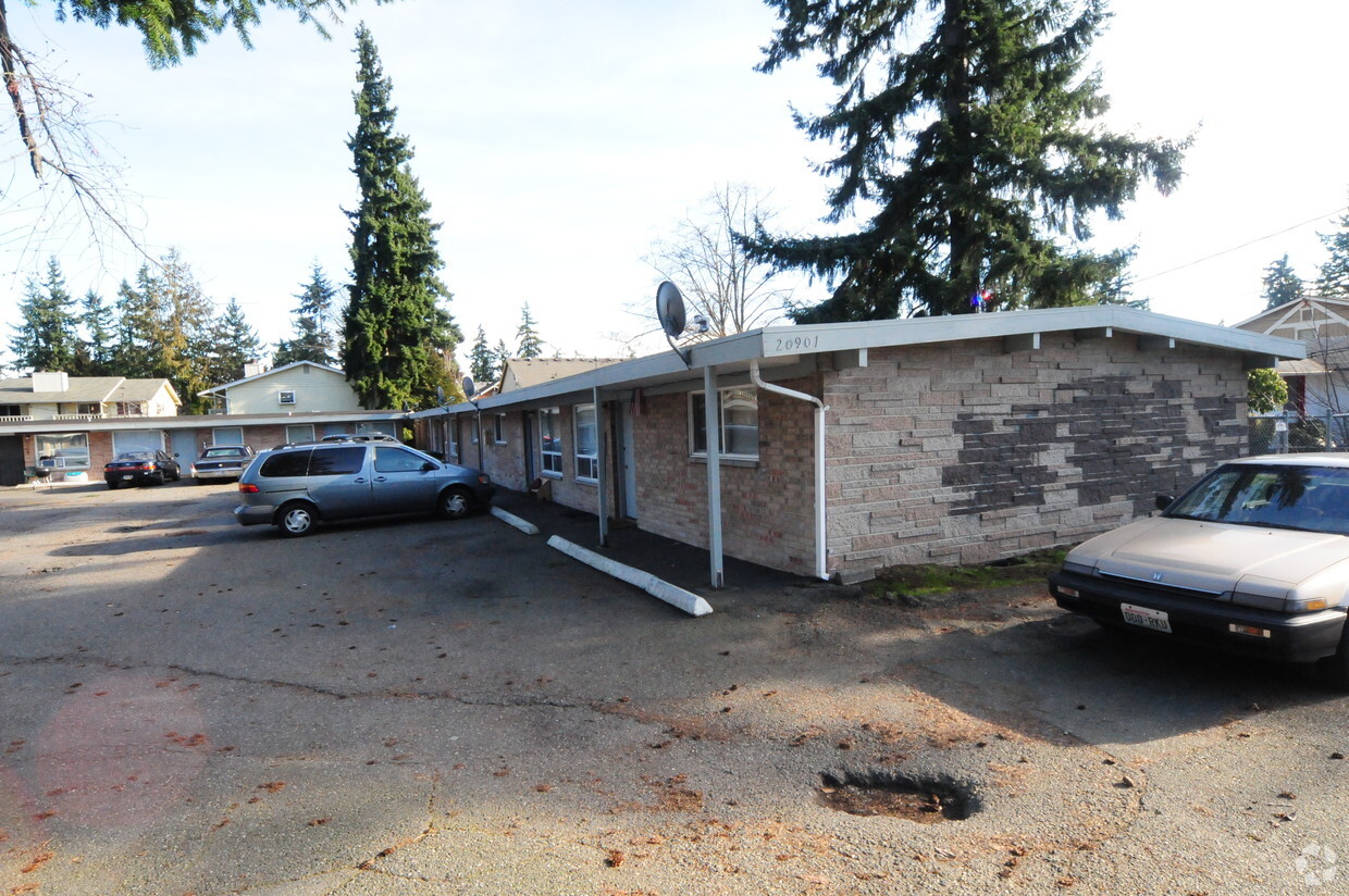 Building Photo - Evergreen Apartments