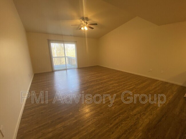 Foto del edificio - 3324 SE Taurus Ave