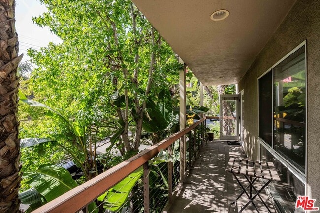 Foto del edificio - 330 S Barrington Ave