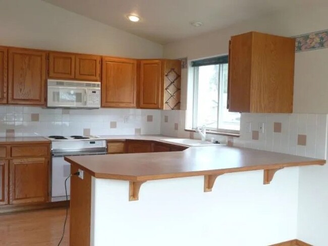 Building Photo - 3 Bed 3 Bath Home in Desirable Latah Creek...