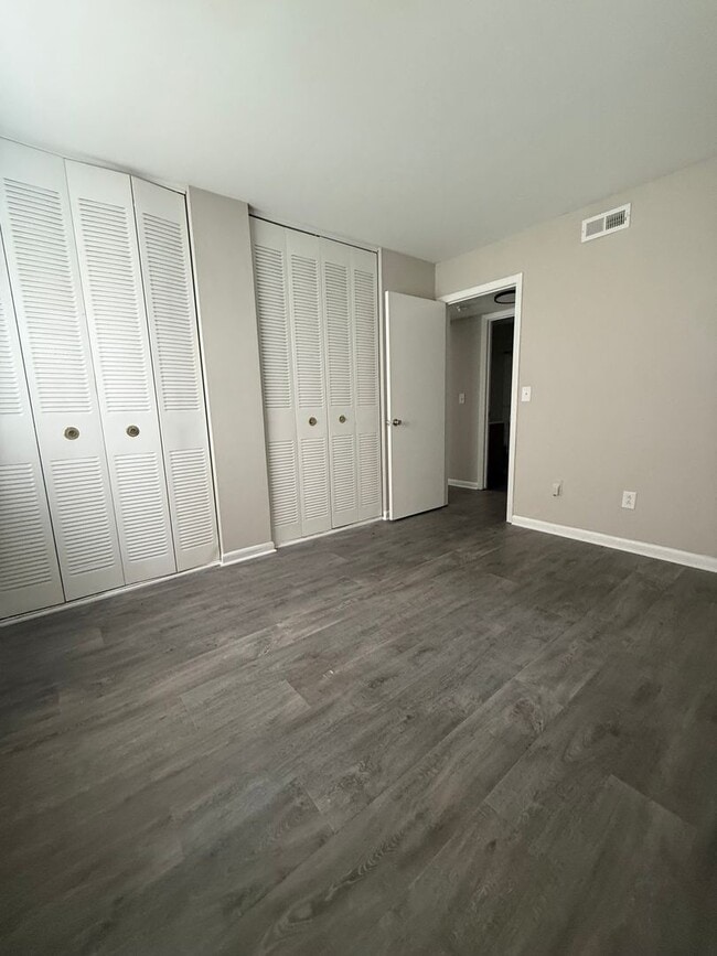 Building Photo - 220 Orchard Trace Ln