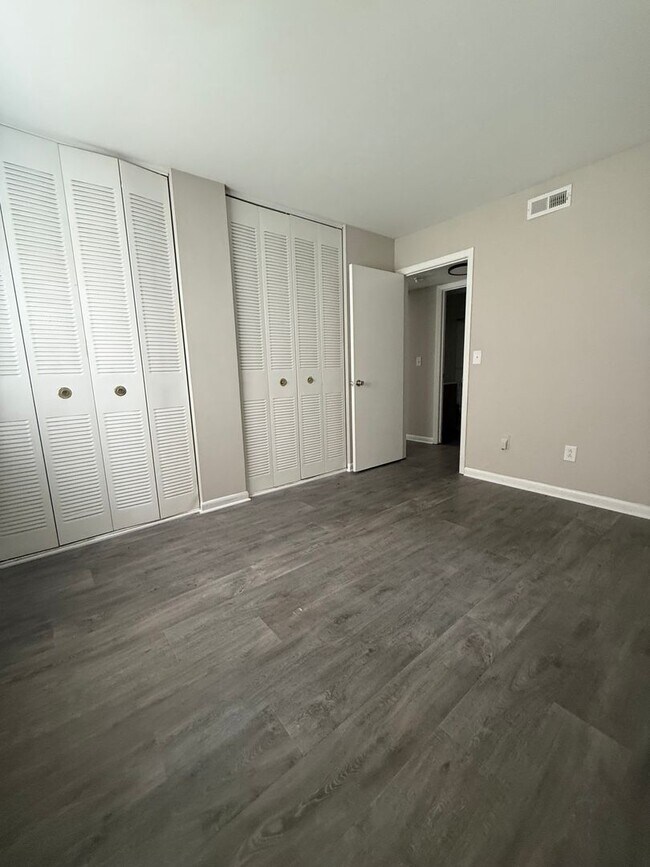 Foto del edificio - 220 Orchard Trace Ln