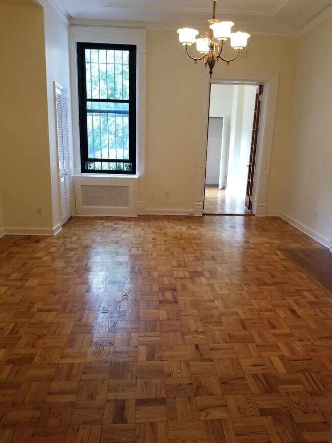 NO FEE AND FREE MONTH''''S RENT Townhouse for Rent in New York, NY