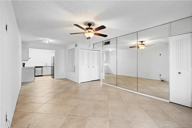 Building Photo - 2118 SE Edler Dr