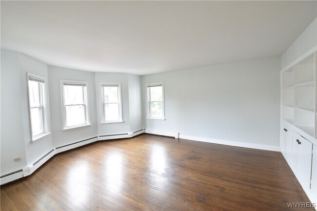 Foto del edificio - 2843 Seneca St