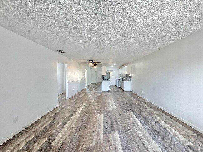 Building Photo - Winter Ridge - End Unit & Canal Front