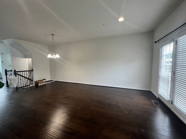 Building Photo - Amazing 3 BR/2 Full BA & 2 Half BA EOG Tow...
