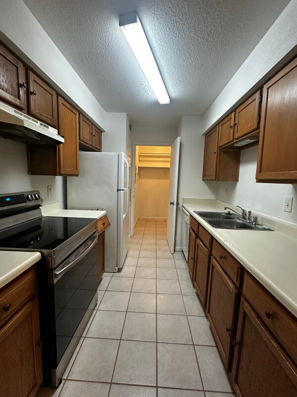 Foto principal - 9700 Leawood Blvd