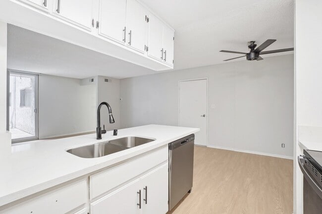 Foto del interior - 245 South Serrano Ave