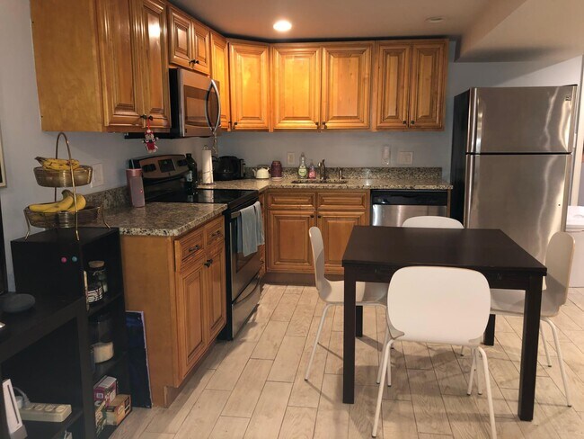 Foto del edificio - 912 1/2 Shepherd St NW