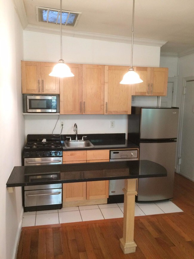 Foto del edificio - 336 E 56th St