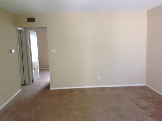 Building Photo - Upper Level at Salem Square!