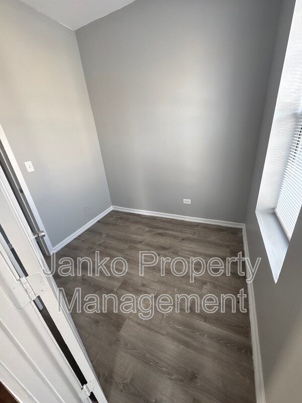 Foto del edificio - 7314 S Kenwood Ave