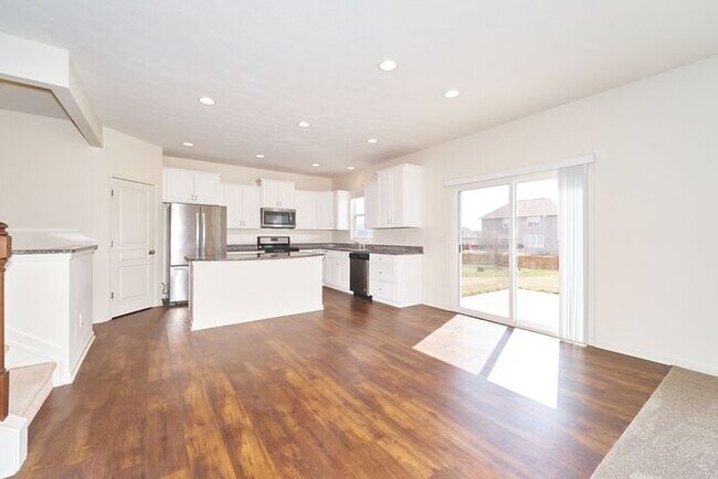 Building Photo - 4 Bedroom in Westfield
