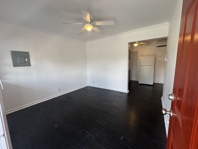 Building Photo - 310 Finton
