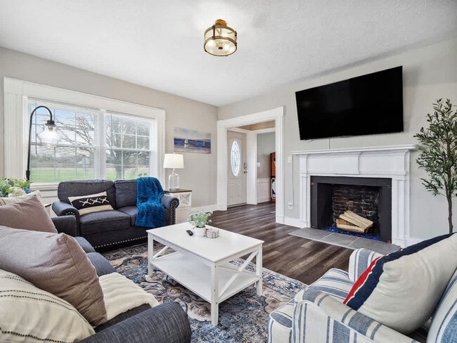 Building Photo - 1610 Cooper Foster Park Rd