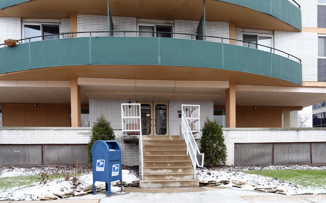Building Photo - Laronde Apartments