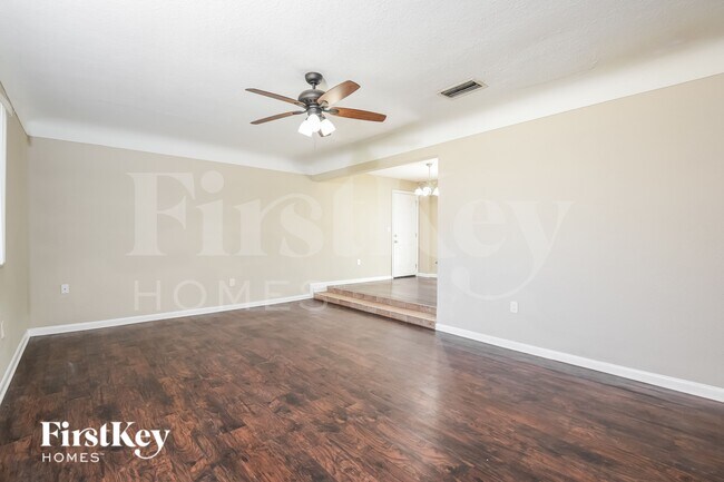 Building Photo - 425 Belair Ave