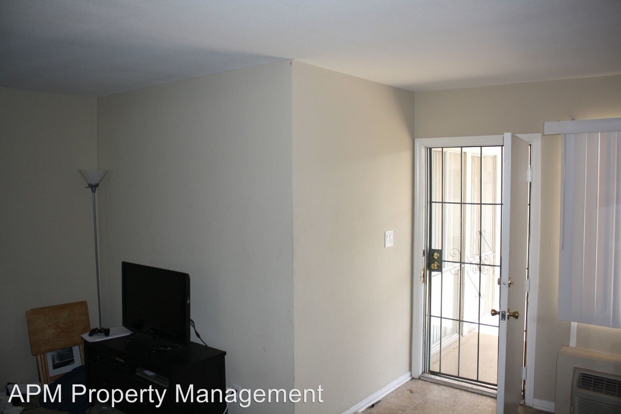 Foto del edificio - 7636-7636 Bright Ave