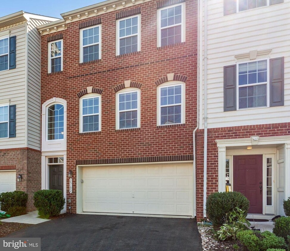 25192 Ship Square, Chantilly, VA 20152 Townhouse for Rent in