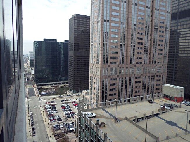 Foto del edificio - 235 W Van Buren St