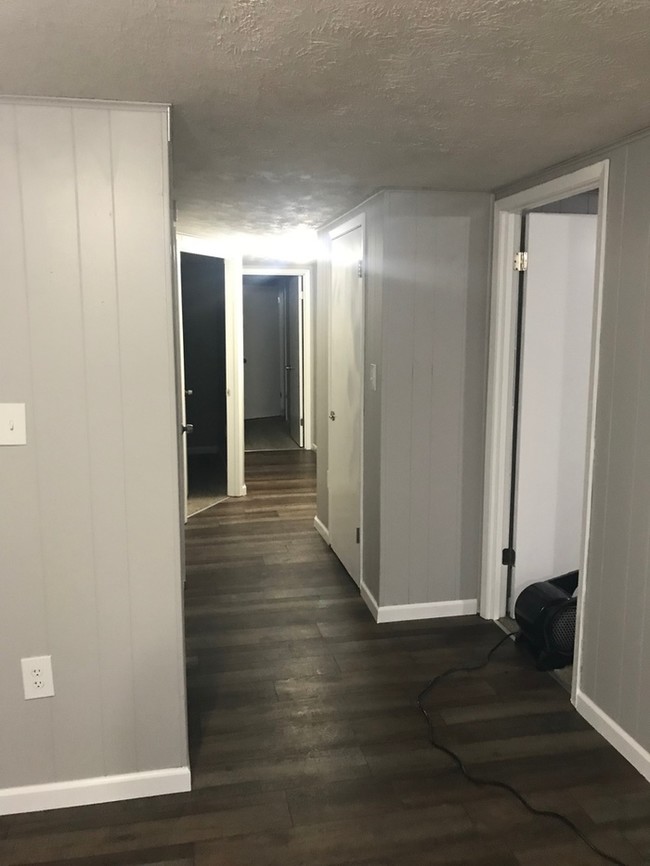 Building Photo - 3 bedroom 1 bath apartment West Morristown