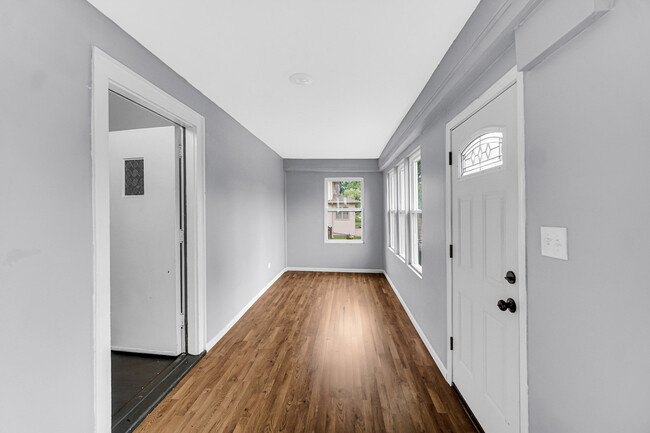 Foto del edificio - 3421 Maple Ave