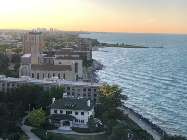 Foto del edificio - 6325 N Sheridan Rd